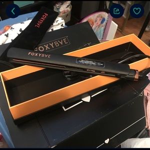 Foxybae Tres Sleek Flat Iron